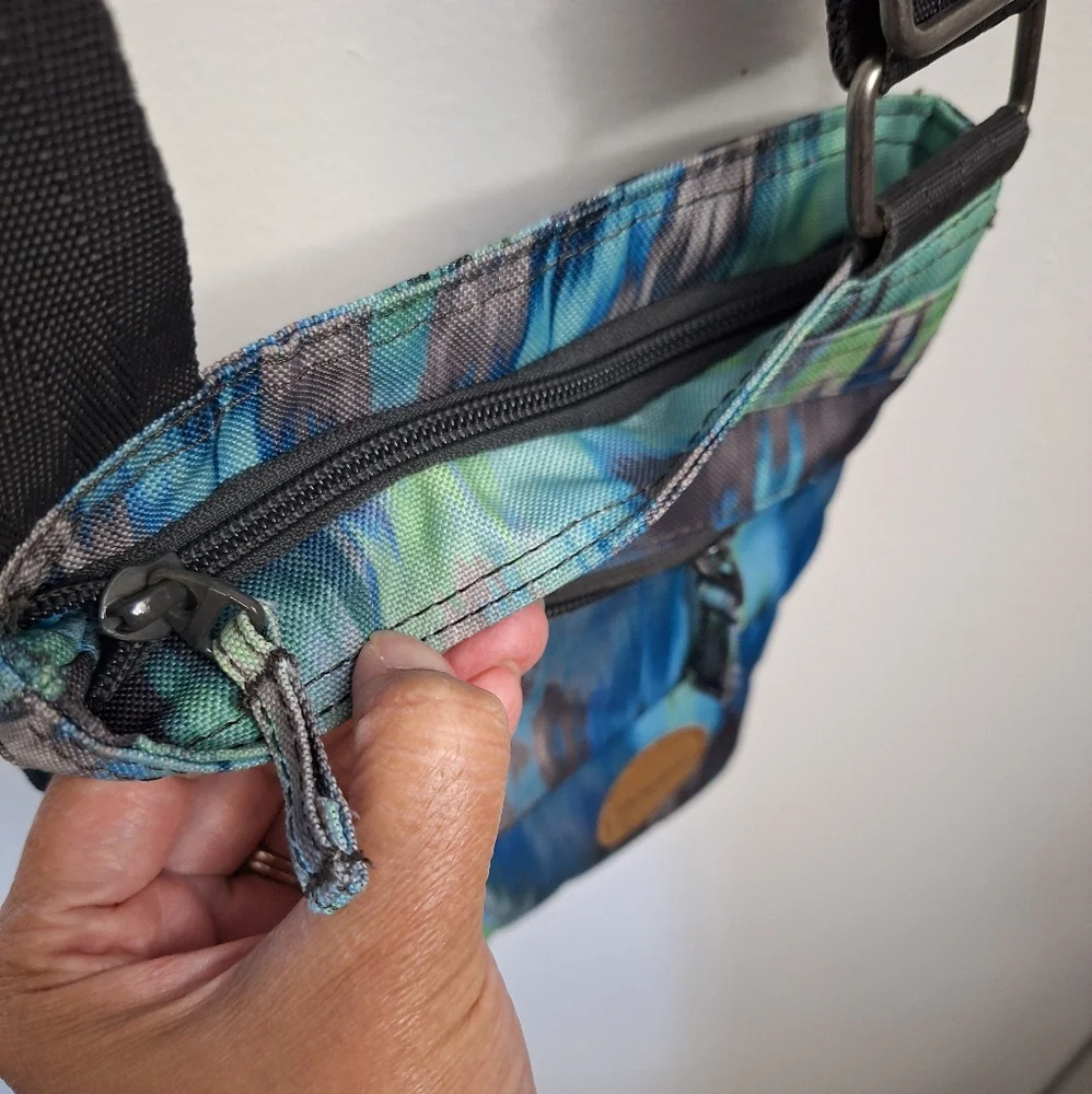 Dakine Jive Crossbody Bag Tie Dye Artsy Coastal Summer Colorful Lightweight - Picture 4 of 16